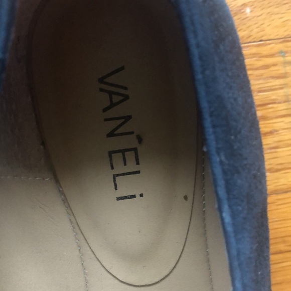 - Beautiful Vaneli sued Bleu shoes size 8,5 - Picture 2 of 8